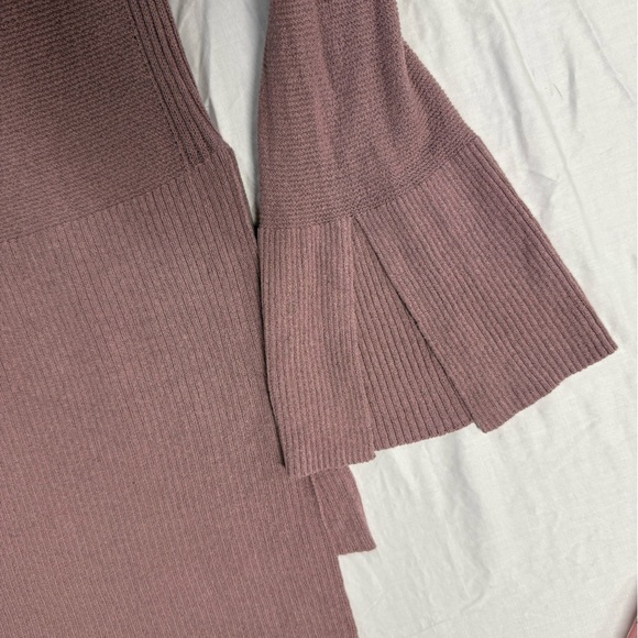 Free People Mauve Long Sleeve Crisscross Neck Hi Lo Tunic Sweater sz Medium - Picture 7 of 7